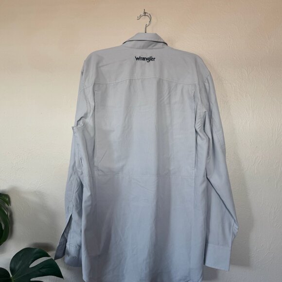 NWT Men's Wrangler Performance Shirt in Light Gray - Picture 5 of 5